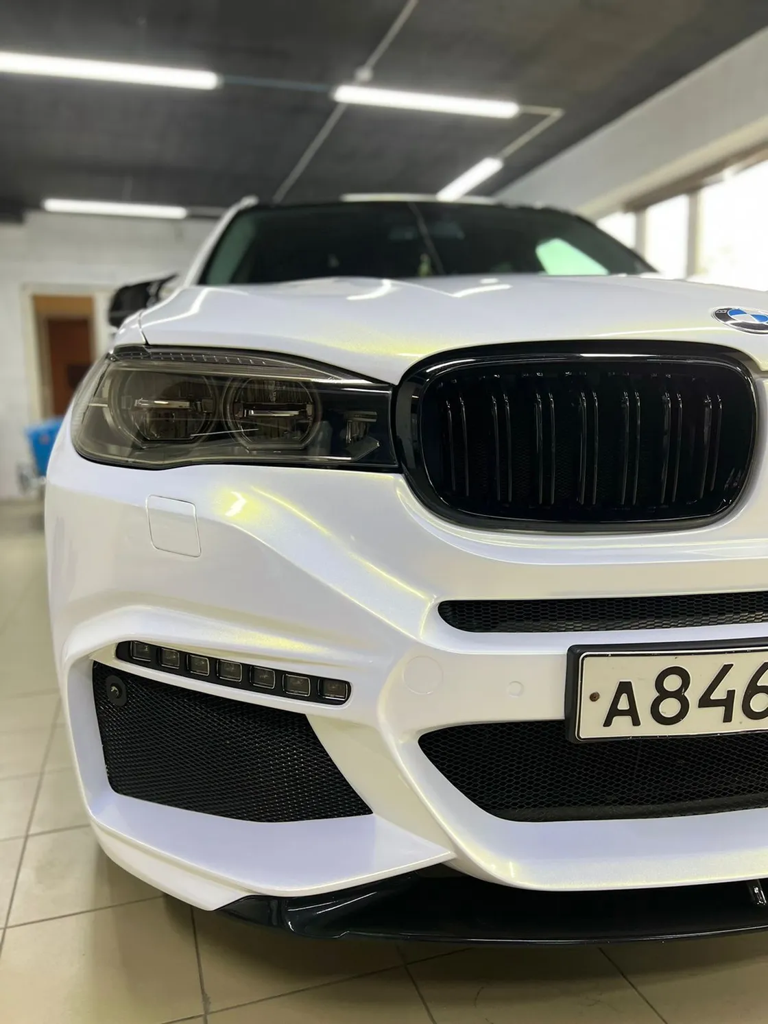 عکس محصول کاور بدنه پیرل سفید به طلایی