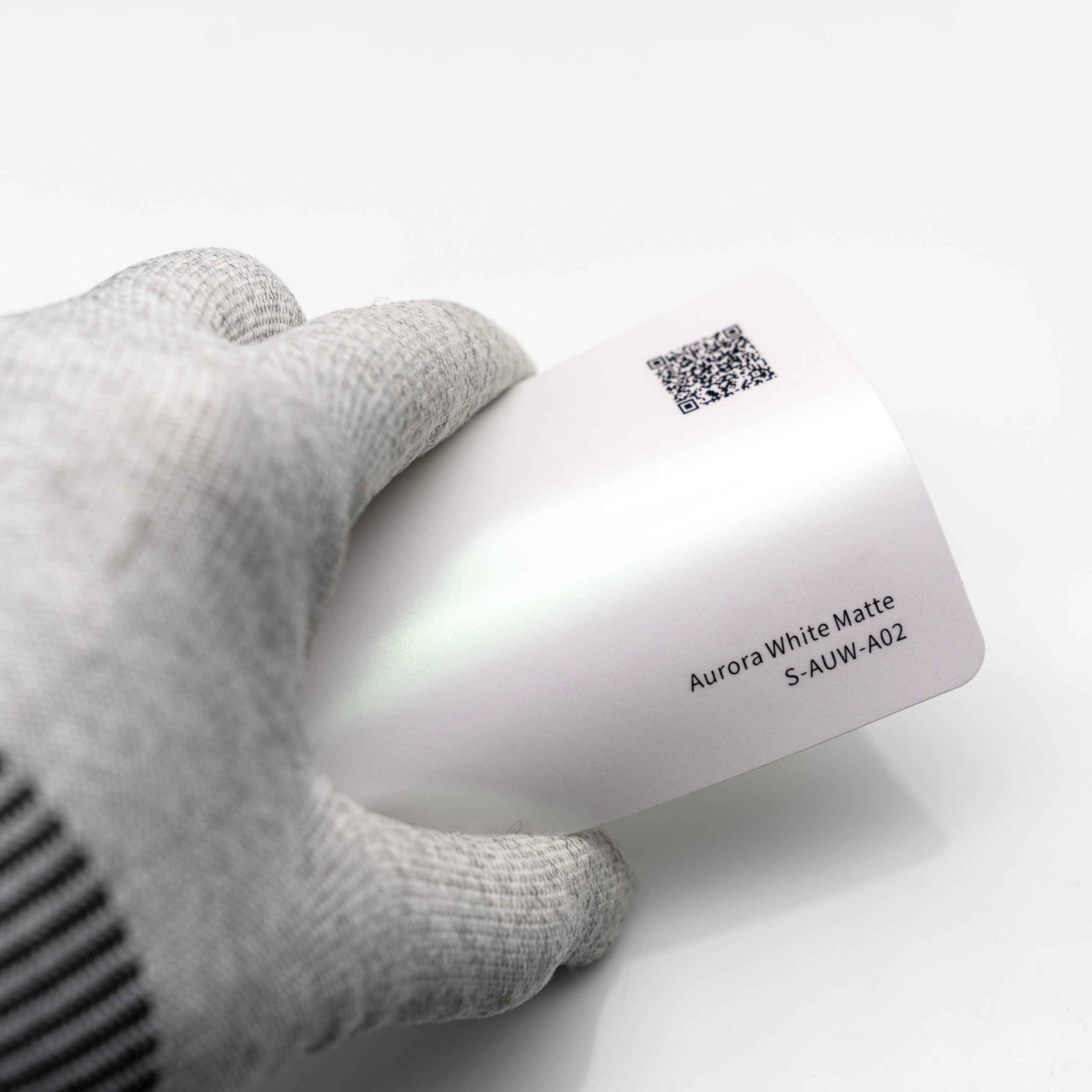 عکس کاور بدنه سفید آورورا  مات