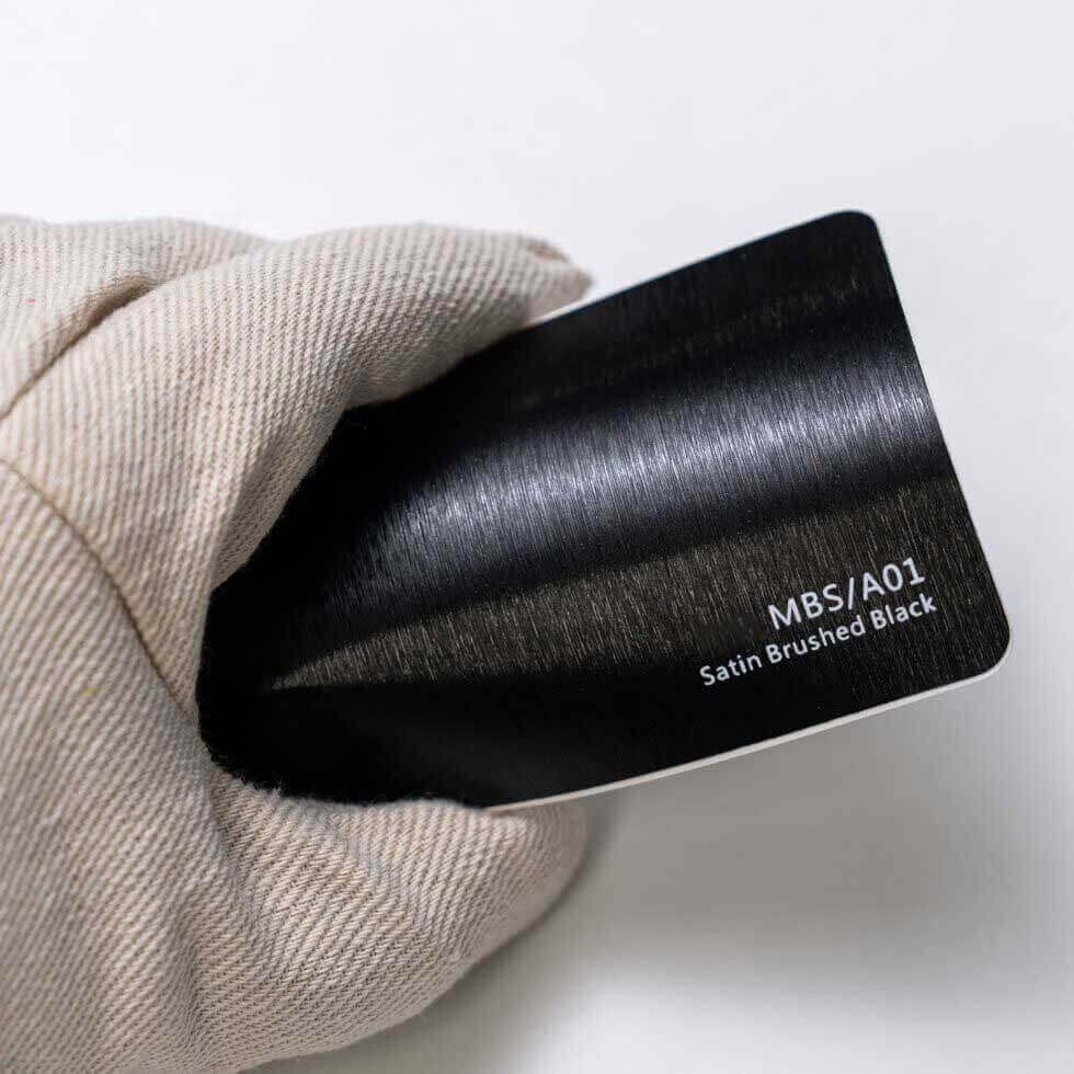 عکس کاور بدنه مشکی خش دار ساتن