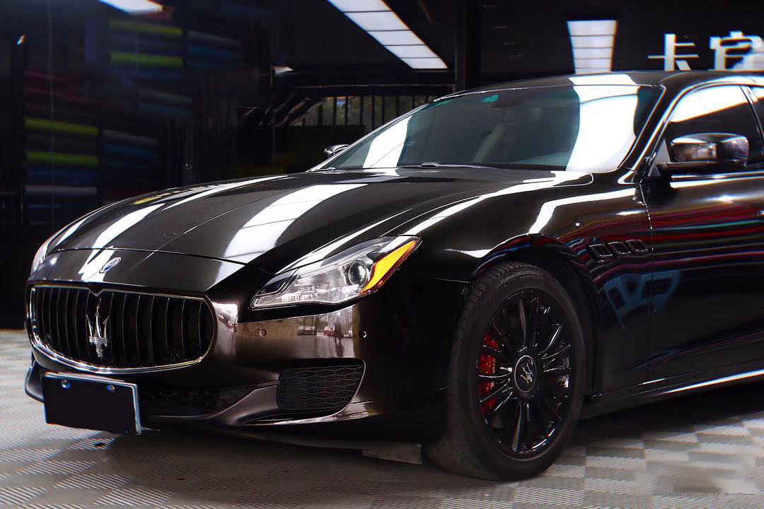 عکس محصول کاوربدنه مشکی با اکلیل طلایی